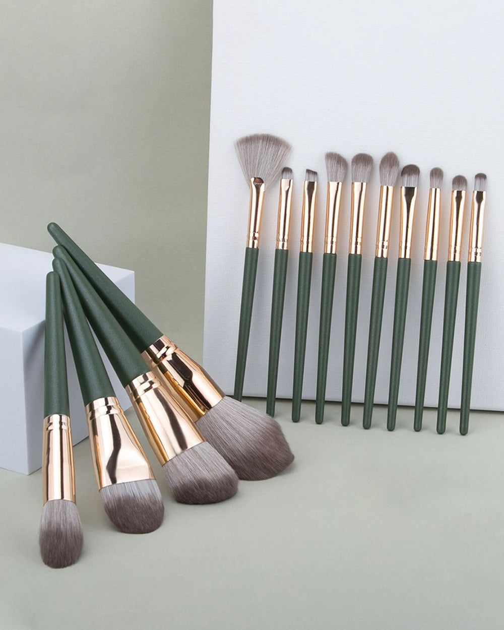 Professional Makeup Brush Set, 14 Pieces, Green Handle with Gold Ferrule, Travel Case Included